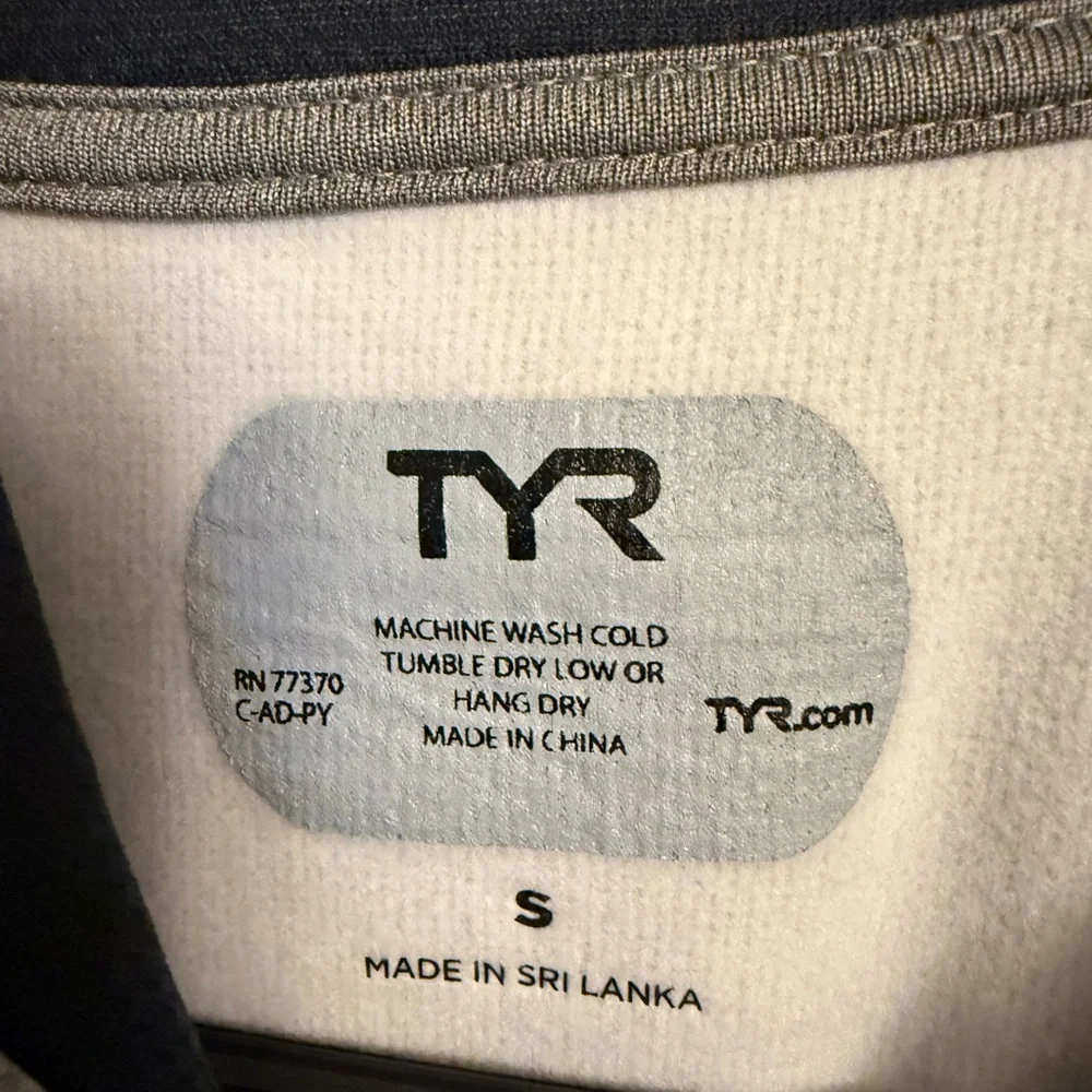 TYR Dart Charcoal Gray Unisex Small Hoodie - Picture 3 of 4